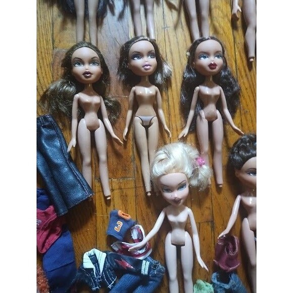 Vintage HUGE BRATZ LOT 30 Nude Dolls  Clothes Shoes - Picture 7 of 16